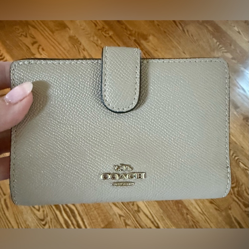 Coach Medium Corner Zip Wallet